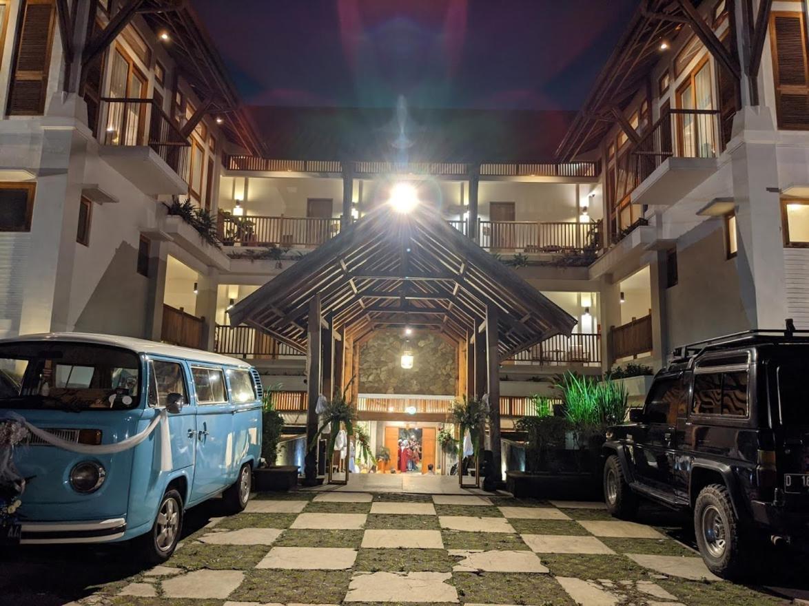 Villa Damar Boutique Hotel Bandung Exterior photo